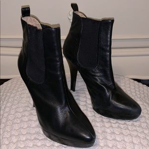 “Michael Kors” Black pointed toe heeled booties 7M
